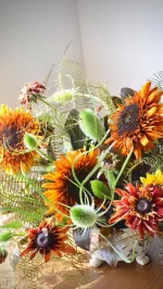 Une belle table à manger entre amis.
#flowers #flowerarrangement #sunflower #dinner #花のある暮らし #花教室 #アペロ #lavienrose